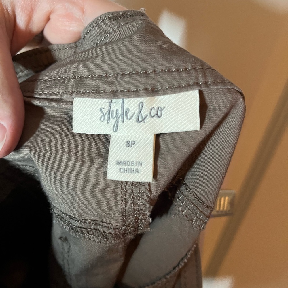 Style & Co | Zip-Pocket Cargo Shorts in Light Brown Size 8P - Picture 2 of 6